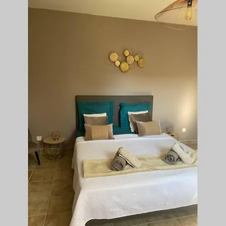 Spacieuse Avec Acces Piscine דירה
